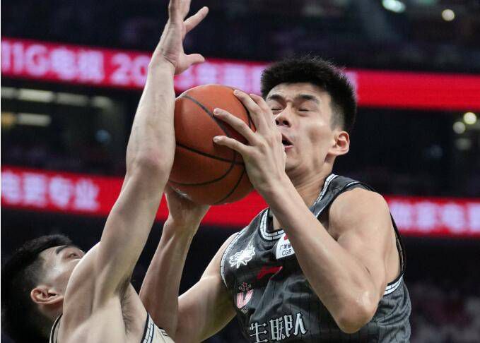 孩子们不知道，爸爸妈妈也曾是无忧无虑的小朋友。