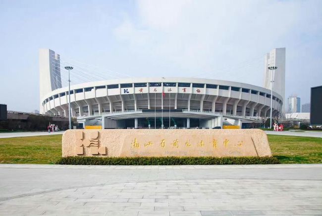 而现场一位女孩对自己重病母亲的 《银河补习班》路演 邓超俞白眉被“要纸巾” 2019-07-07 “电影把我和我闺蜜都弄哭了,可以送我们纸巾吗?