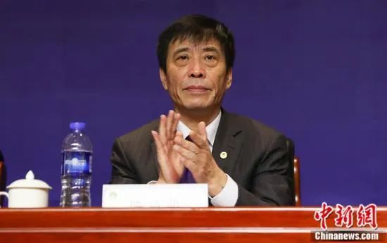 在片场照中,三位女主角的扮相得到了曝光。