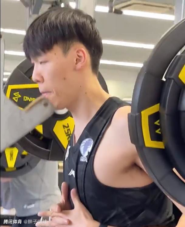 《流水落花》:三重意涵,剪辑的断点与爱的延续 2023-05-17 电影《流水落花》以寄养家庭为题材,讲述了一对失去儿子的夫妇,通过照顾被寄养的孩子,冲淡对儿子的思念,以另一种方式完成了生命的延续。