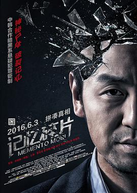在剧照上,影片的主角莫阿娜正带领着自己的族人和神话里的英雄毛伊乘风破浪。