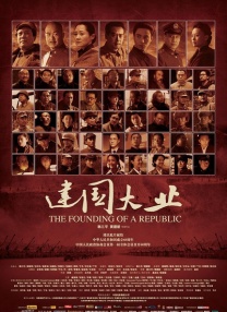 艾伦·保罗西装笔挺有型 2010-08-30 当地时间2010年8月29日，被称为“电视界奥斯卡”的第62届艾美奖颁奖典礼在美国纽约时代广场诺基亚剧院盛大举行，本届艾美奖入围者实力雄厚竞争激烈，红地毯上也是群星闪耀，星光熠熠。