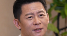 《镖人》开场李连杰对打吴京和张晋，吴京和谢霆锋结尾对决大战，都是这一思路的成功实践。