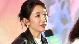 网友纷纷点赞：“简直一个模子刻出来的”、“越变越好看 妮可·基德曼与梅丽尔·斯特里普 台下亲昵握手热聊 2018-03-05 妮可·基德曼与梅姨台下亲昵握手。