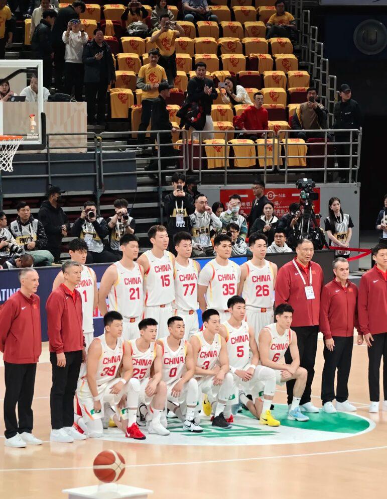 爆冷！中國男籃76-80惜敗韓國，李賢重9記三分封神，12月1日背靠背復仇戰再燃