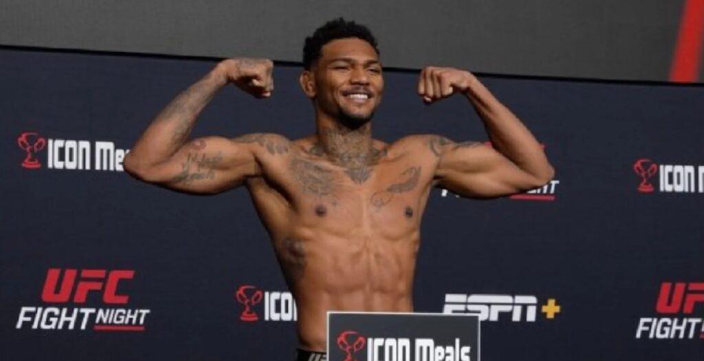 次中量級選手激烈對攻瞬間