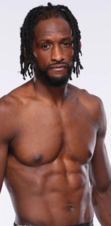 雅羅斯拉夫·阿莫索夫與尼爾·馬格尼賽前對視畫面